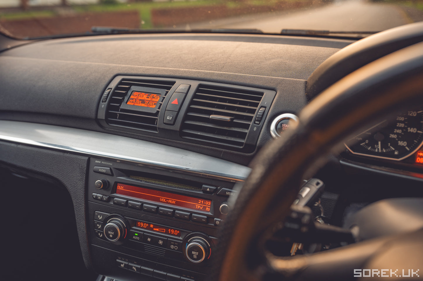 Gauge.S for E8X E81 E82 E87 E88 vent mount only