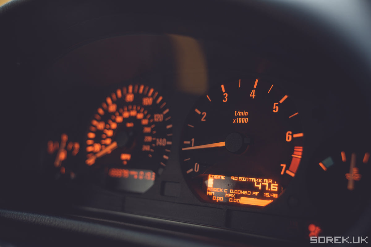 Gauge.S Classic OLED installed in a BMW E36 instrument cluster